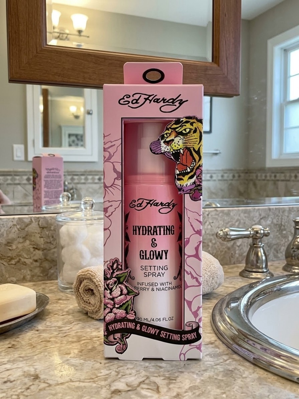 Ed Hardy Hydrating & Glowy Setting Spray - Pink